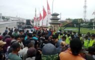 Massa Desak Polda Sumsel Usut Dugaan Pungli Kabid Satpol PP Palembang