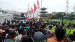 Massa Desak Polda Sumsel Usut Dugaan Pungli Kabid Satpol PP Palembang