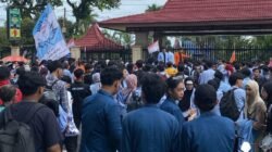 Ratusan Massa Aksi didepan Kantor DPRD Sumsel, bawa Tuntutan Asta Cita Mahasiswa Sumsel, dari MBG, BBM, UU POLRI, Sampai Menolak Kejahatan terhadap Sipil Masuk Ke Peradilan Militer